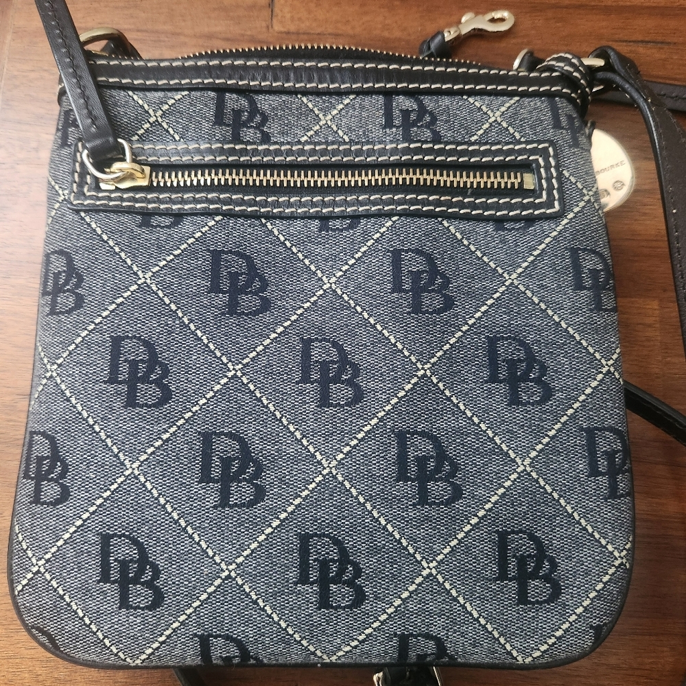 Dooney & Bourke Signature Crossbody Bag. Adjustable leather strap - Picture 3 of 9